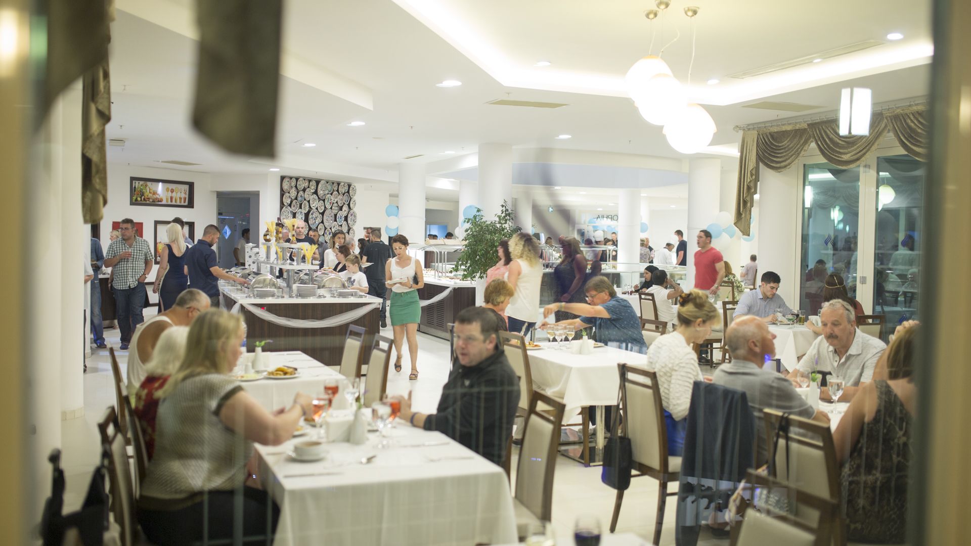 MAIN RESTAURANT
