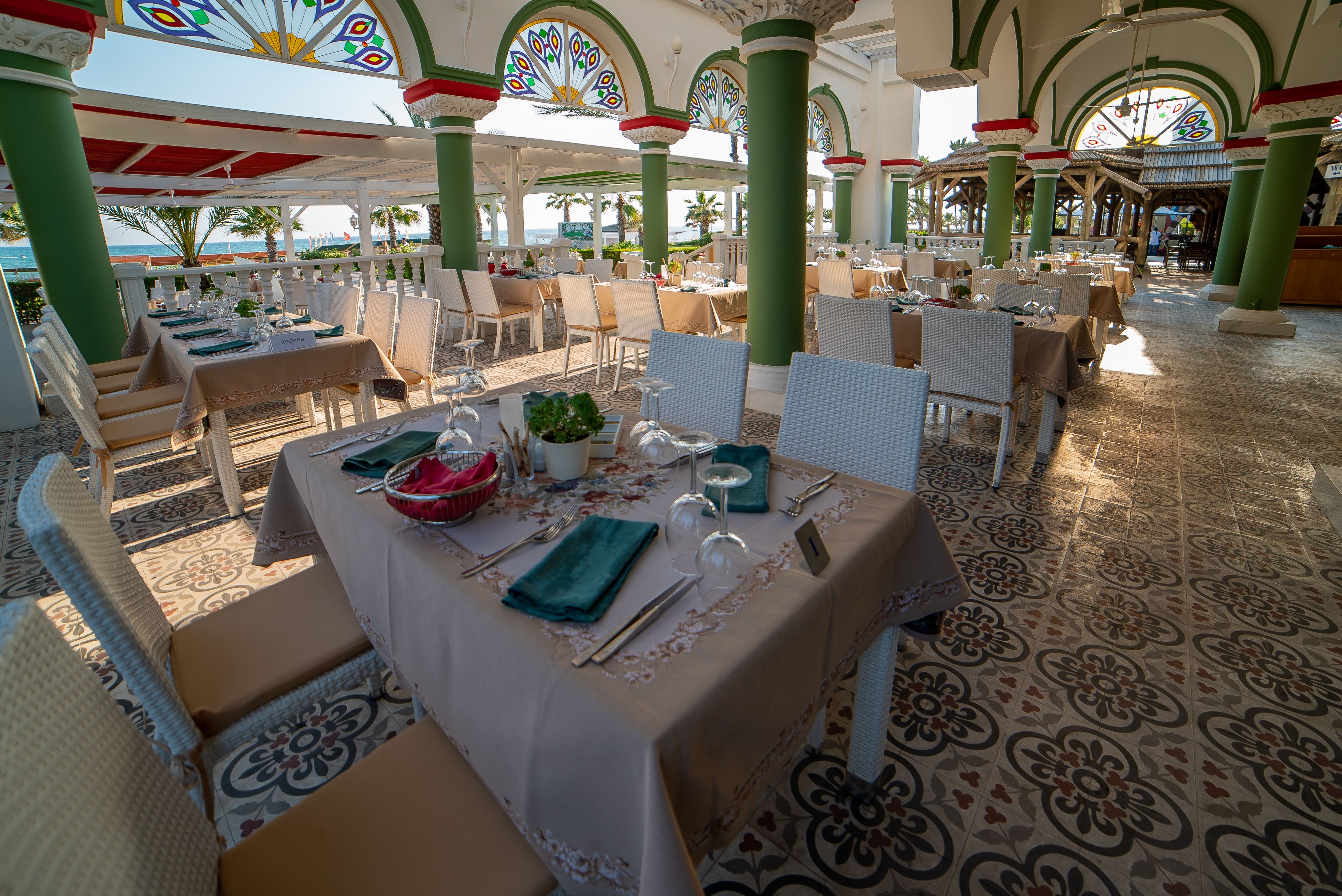 LA PERLA RESTAURANT