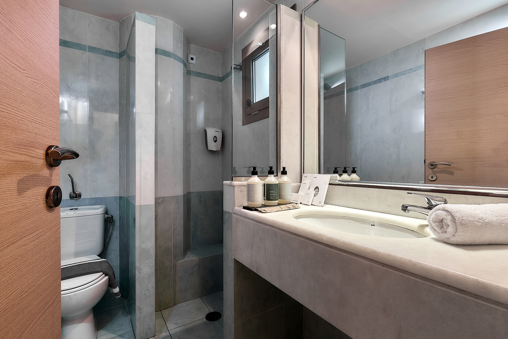 DOUBLE PLUS ROOM