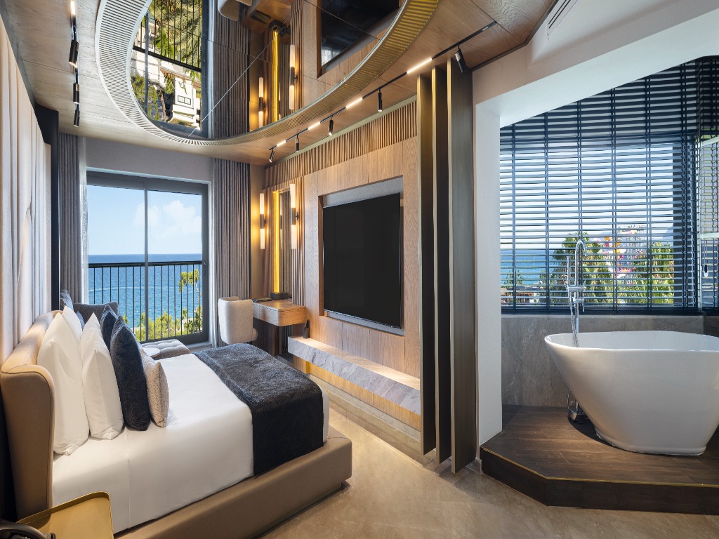 DELUXE FAMILY SUITE