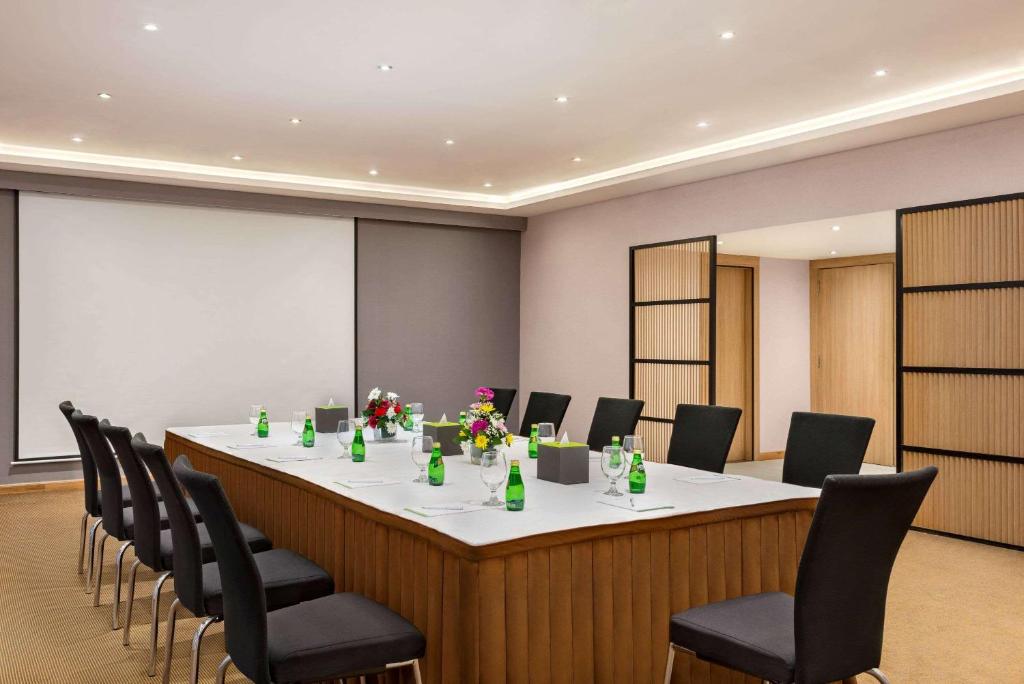 MICE (servicii de organizare de întâlniri, conferințe, alte evenimente)