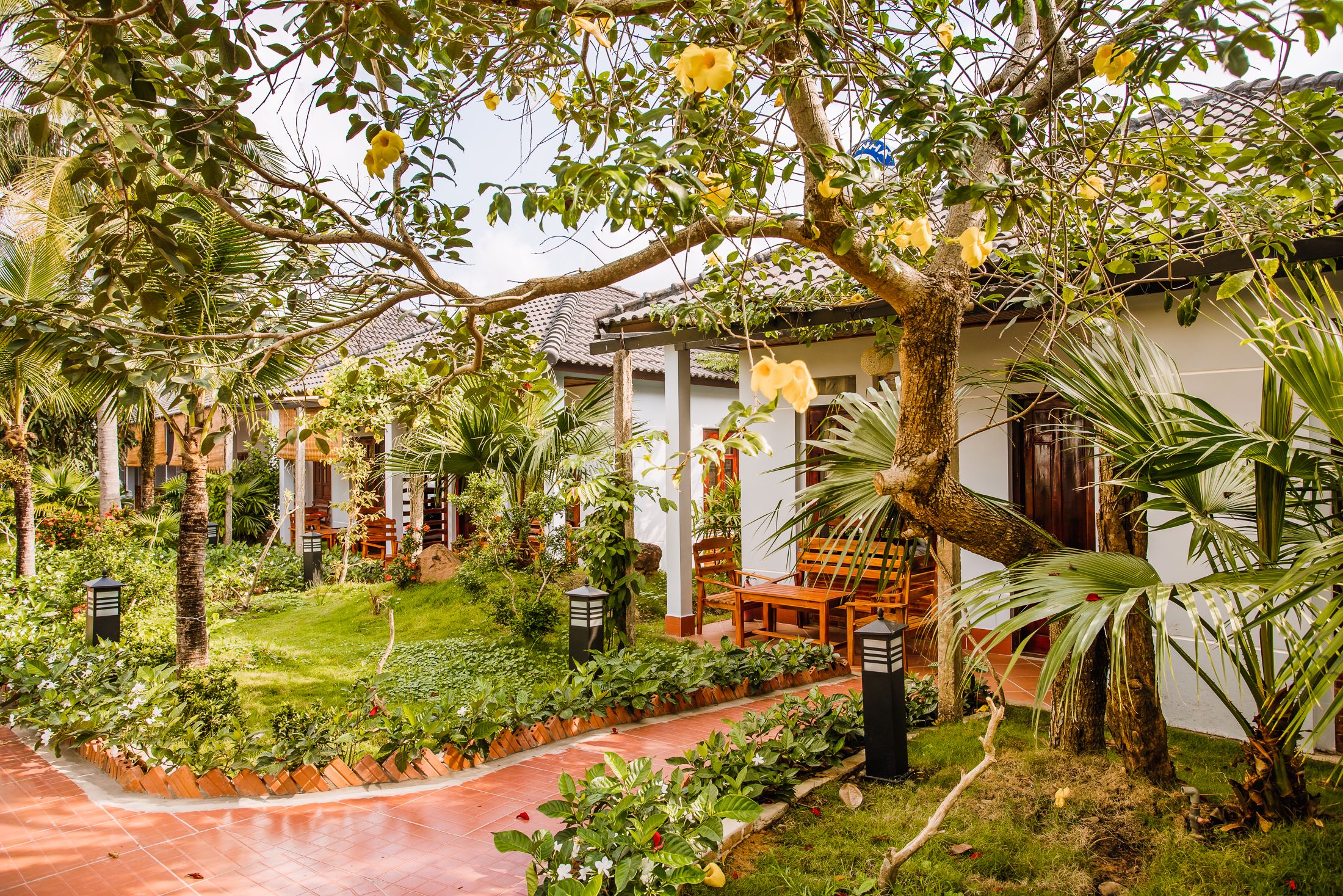 BUNGALOW GARDEN VIEW 