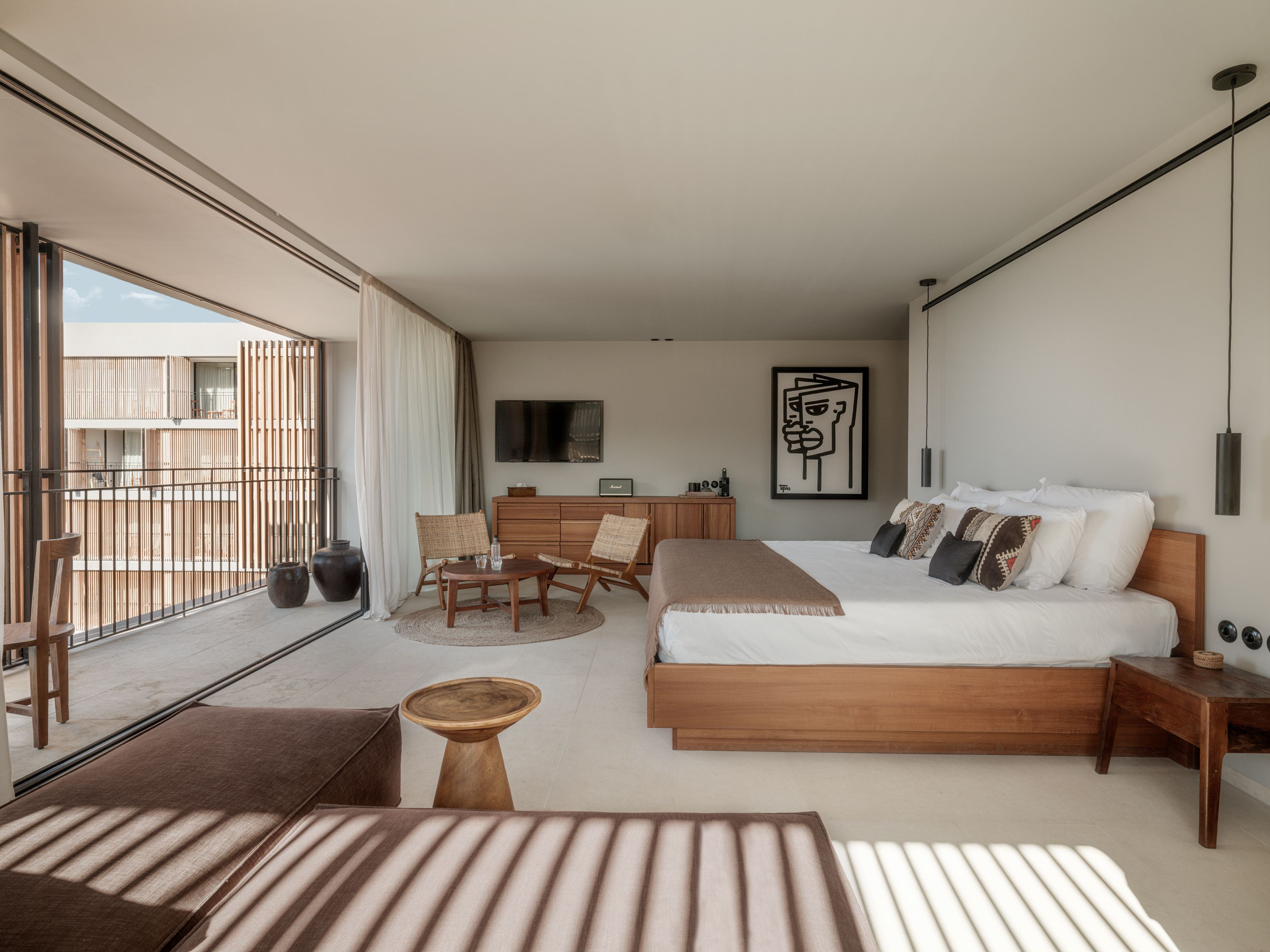 DELUXE JUNIOR SUITE