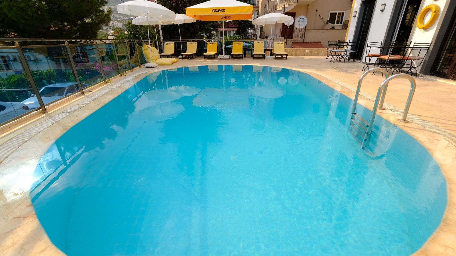 Piscina exterioara/interioara