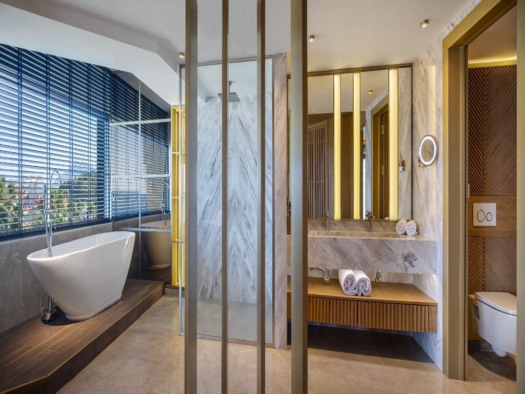 DELUXE FAMILY SUITE