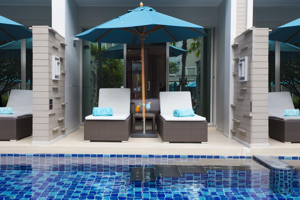 Deluxe Pool Access