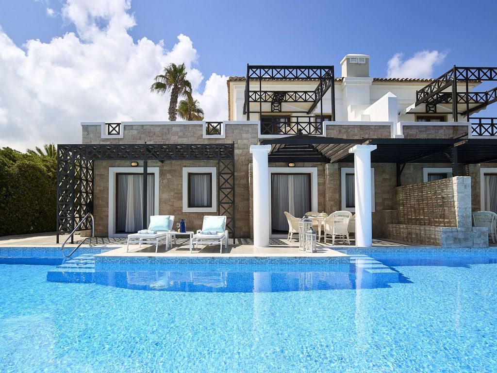 Presidential Suite Sea Front Private Pool