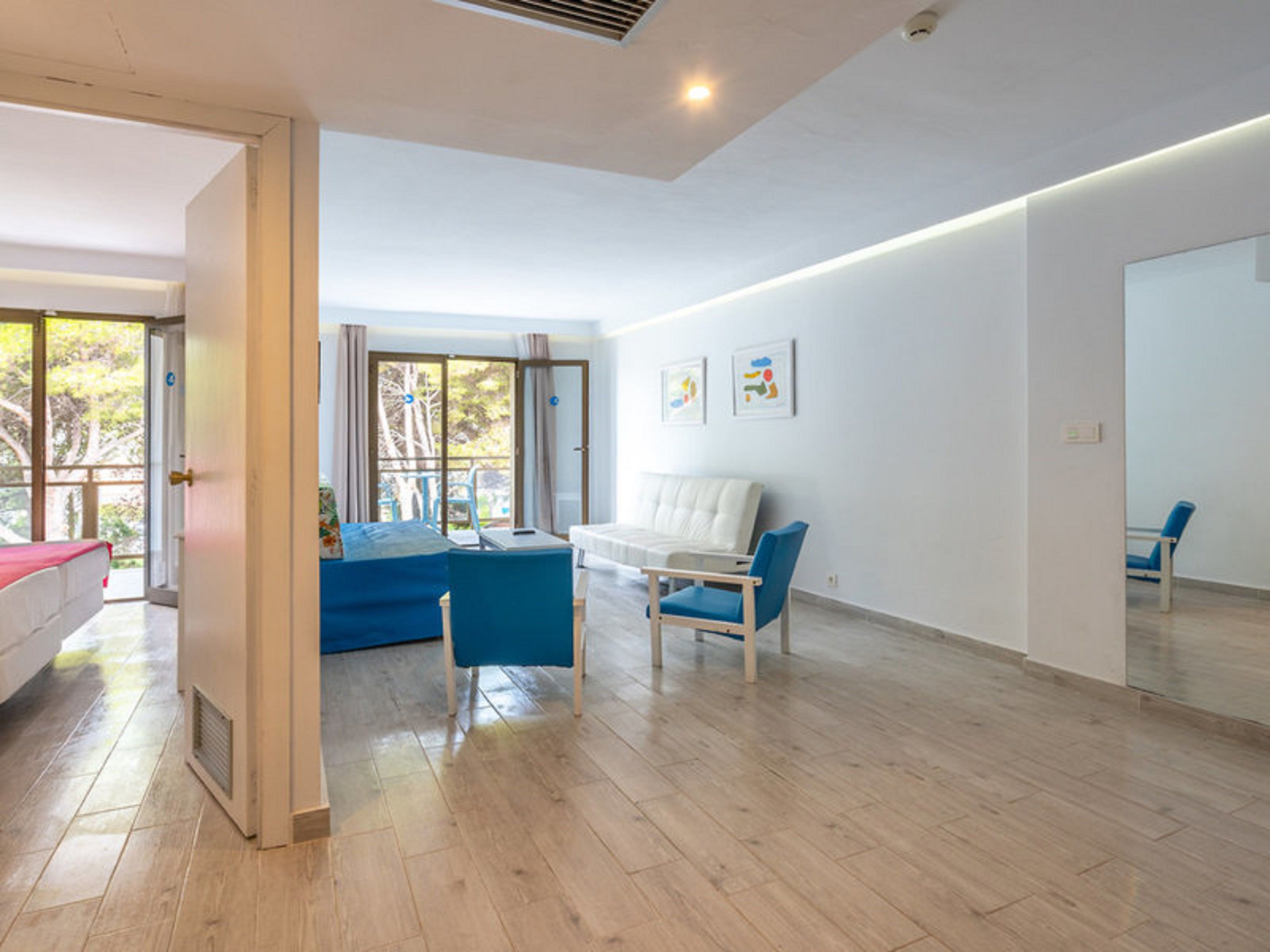 DOUBLE SUPERIOR BALCONY OR TERRACE 