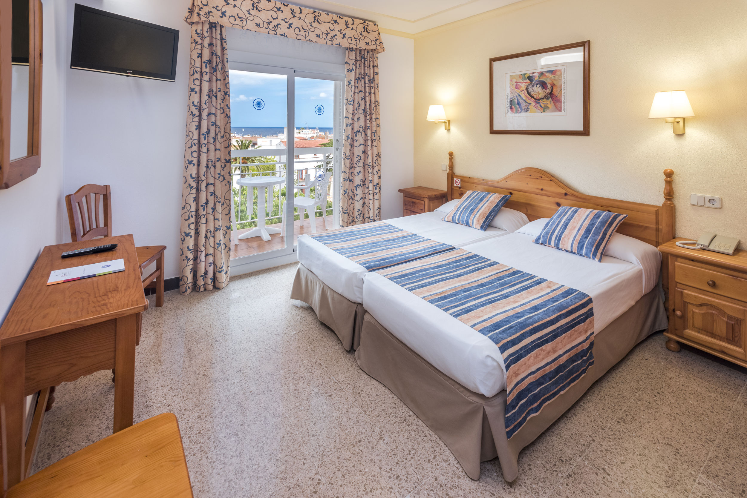 DOUBLE ROOM WITH BALCONY
