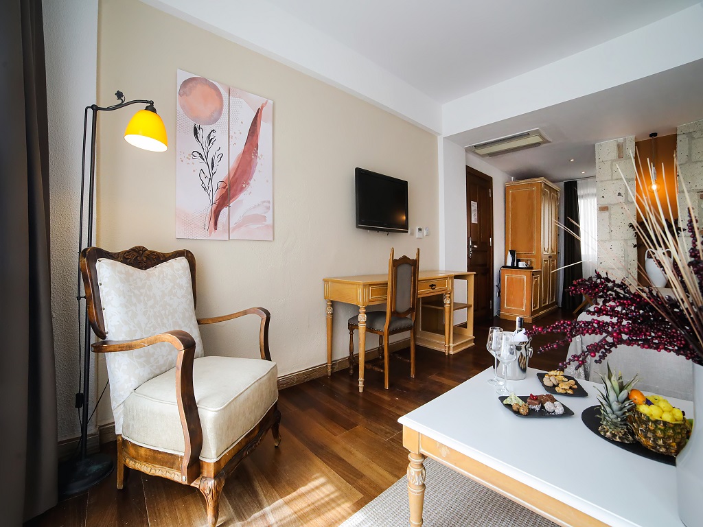 Executive Terrace Room