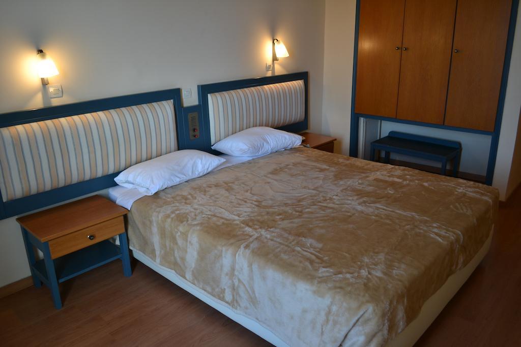SINGLE ROOM