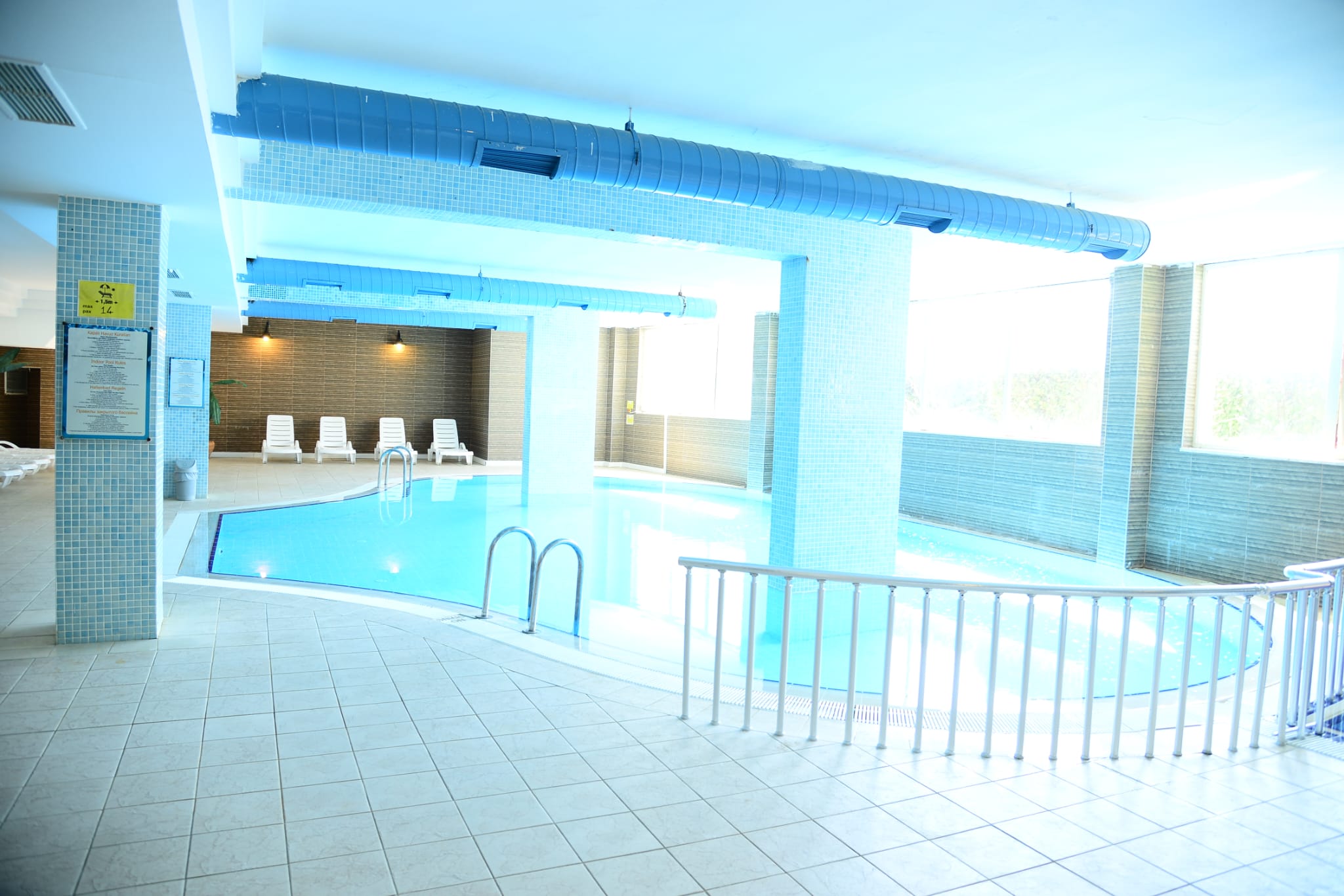 Piscină interioară