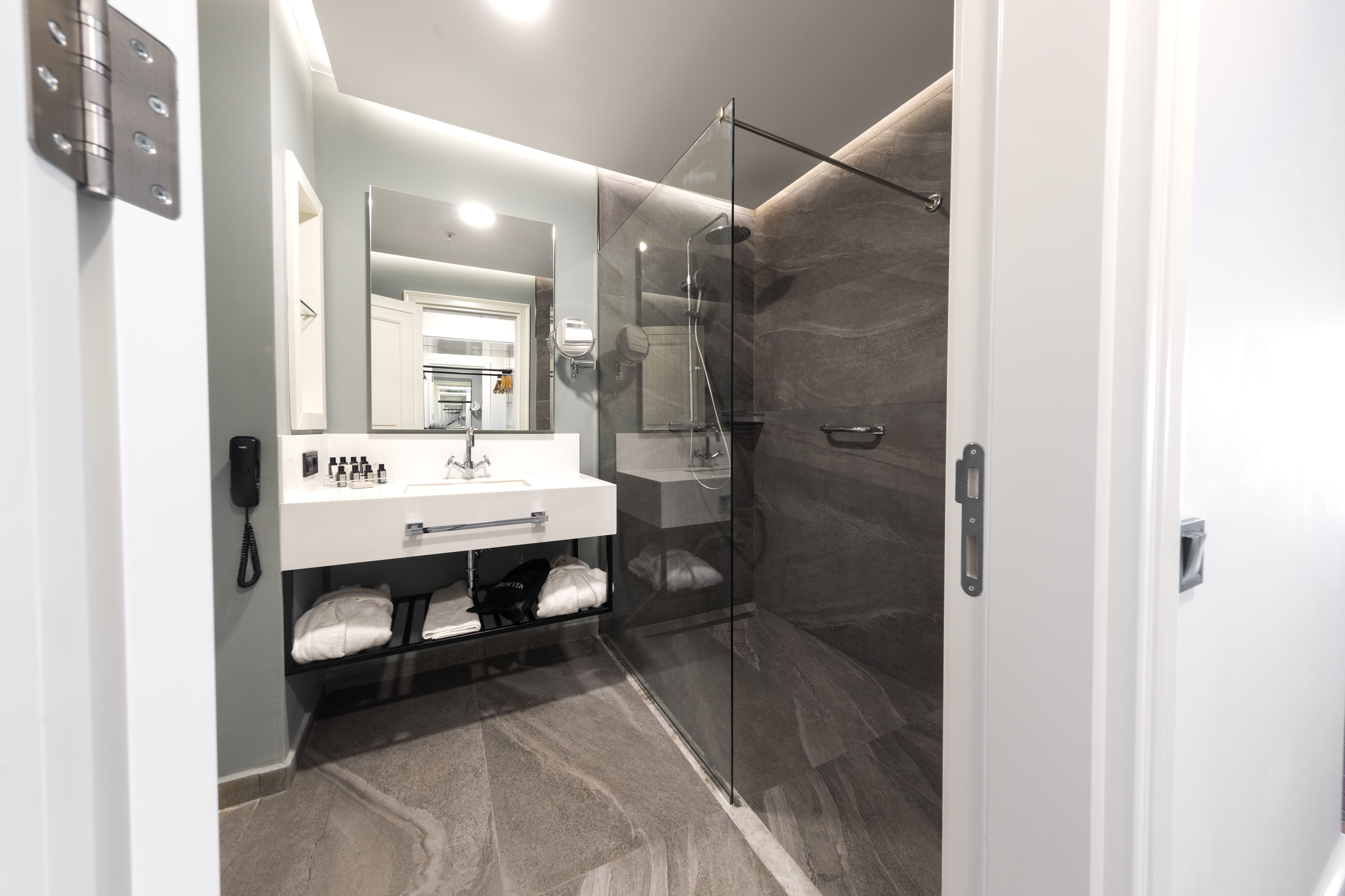 SUPERIOR ROOM