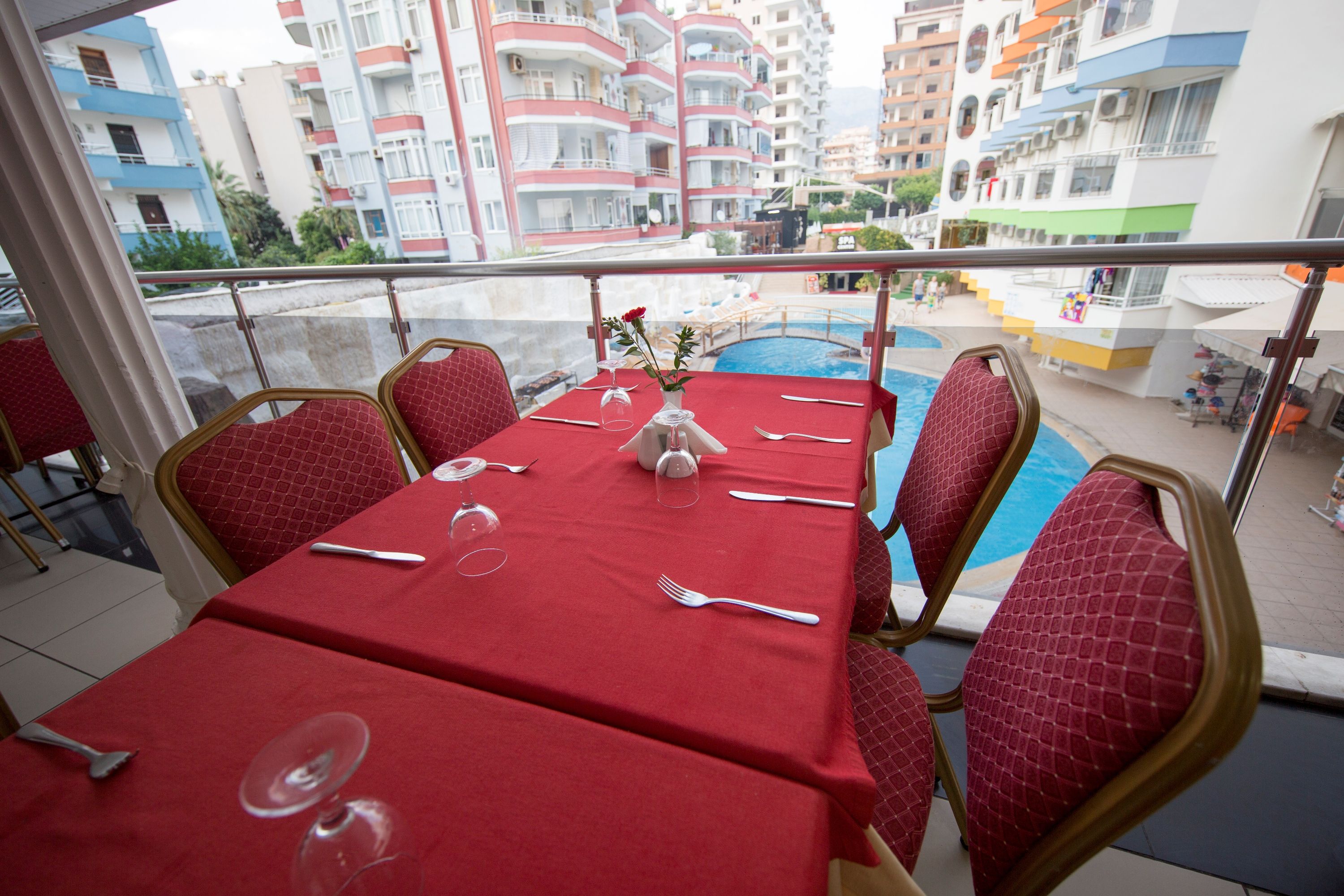 MAIN RESTAURANT