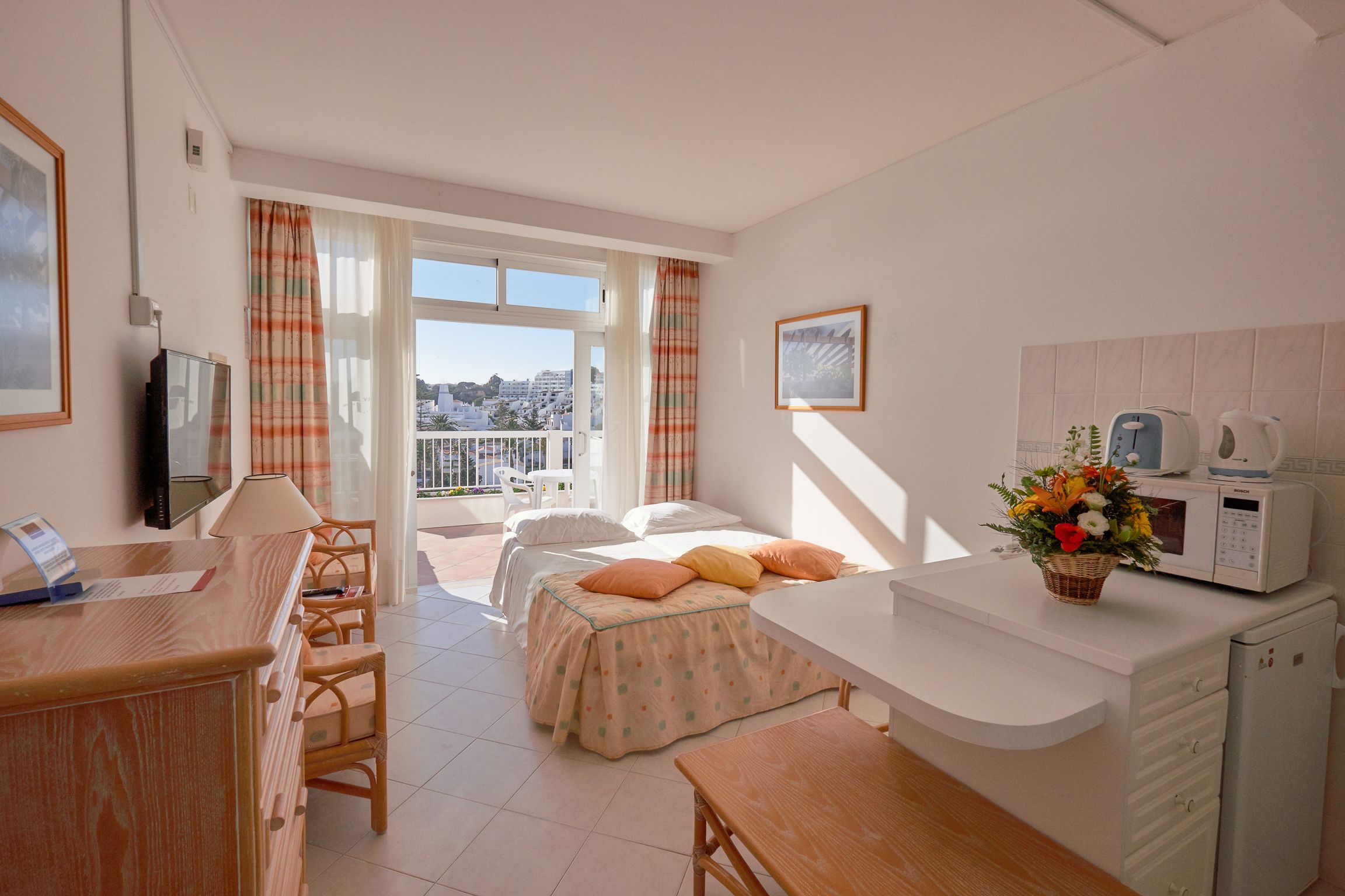 SUPERIOR ROOM TERRACE GARDEN VIEW TWIN BEDS