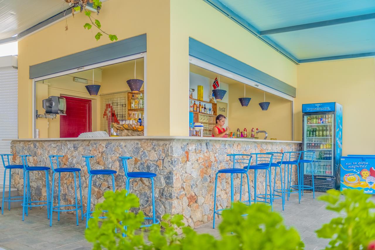 POOL BAR