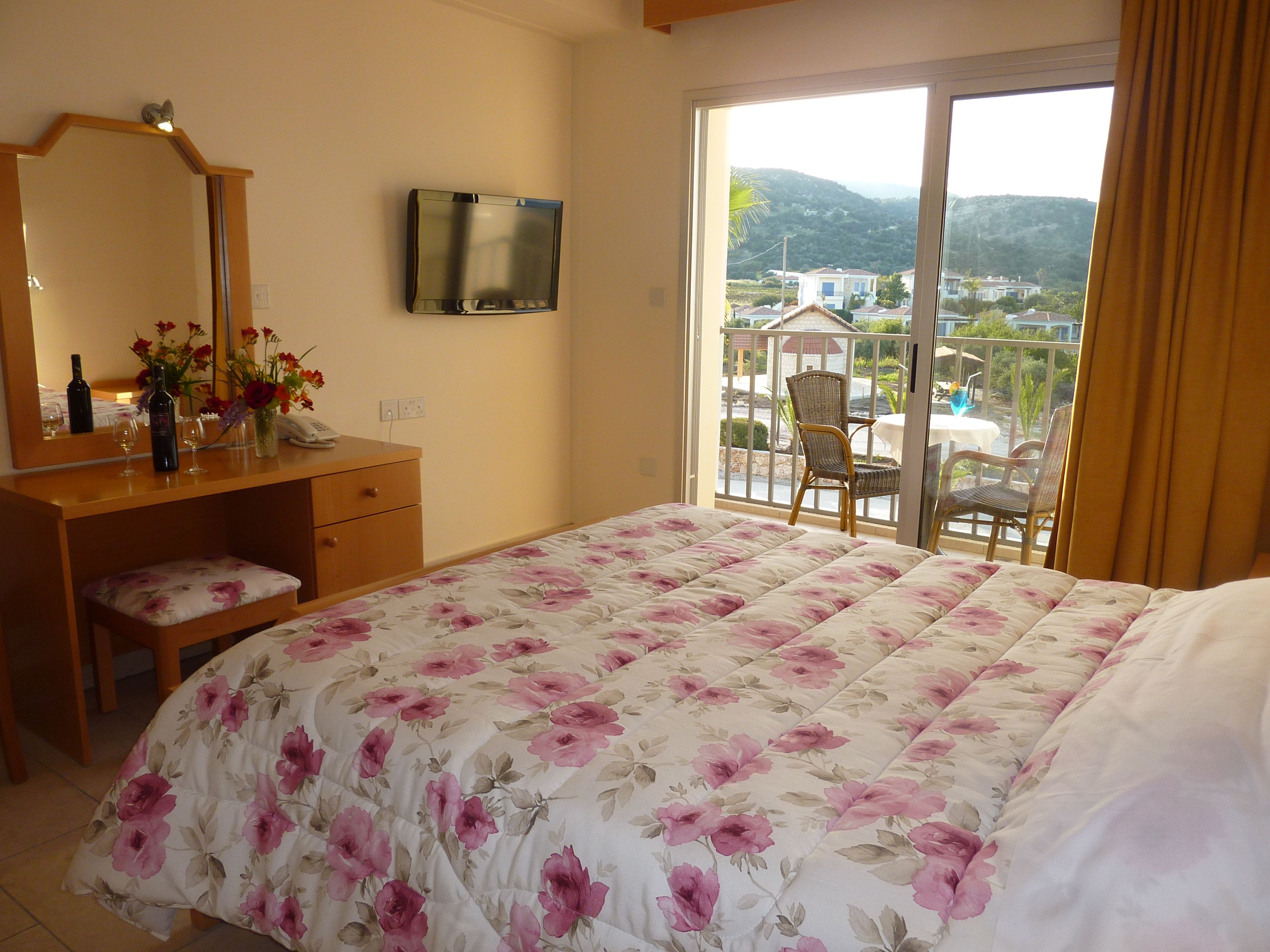 Superior Room (Lateral Sea View, Balcony or Terrace)