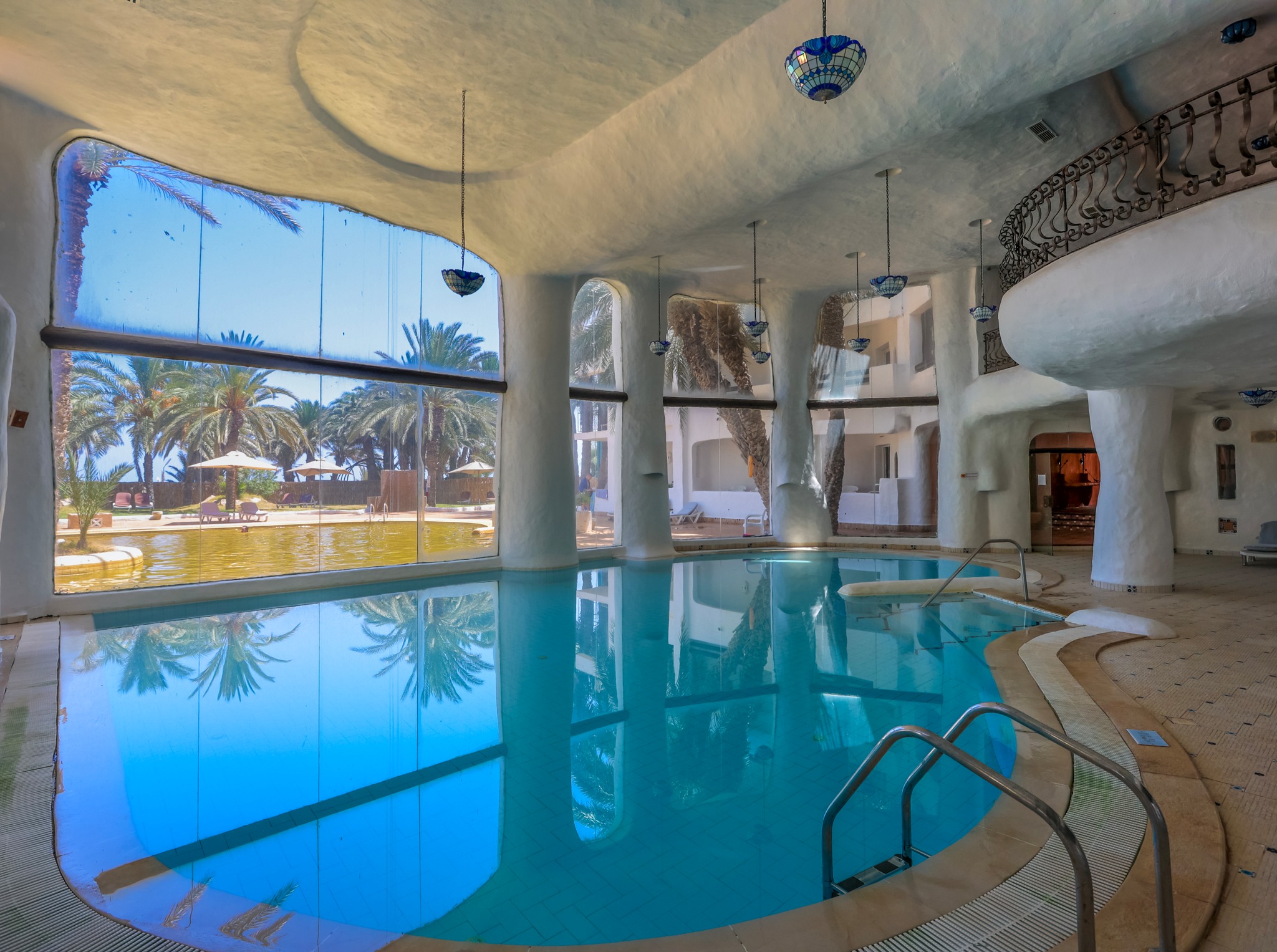 Piscină interioară