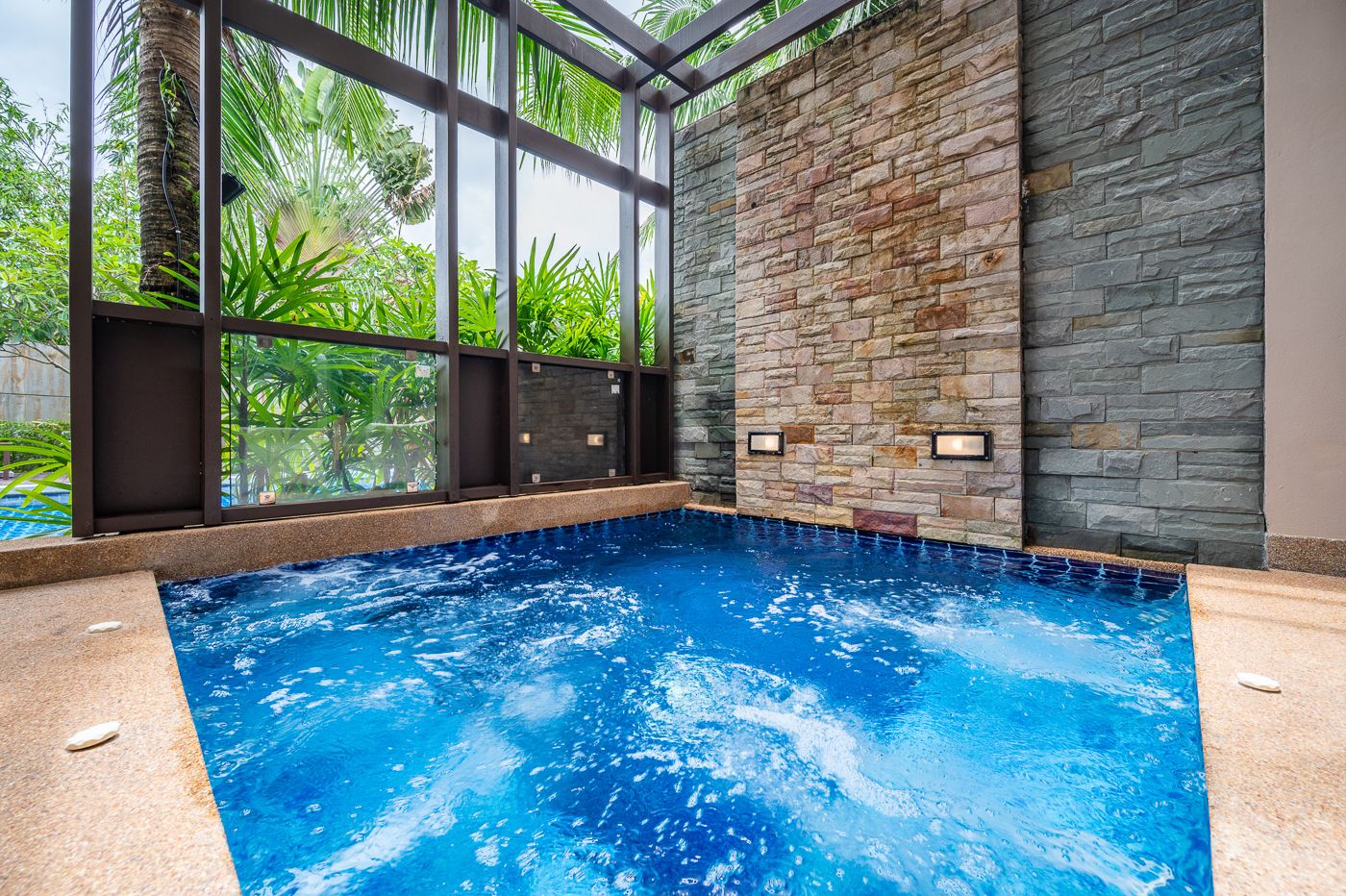 COCO Pool Suite