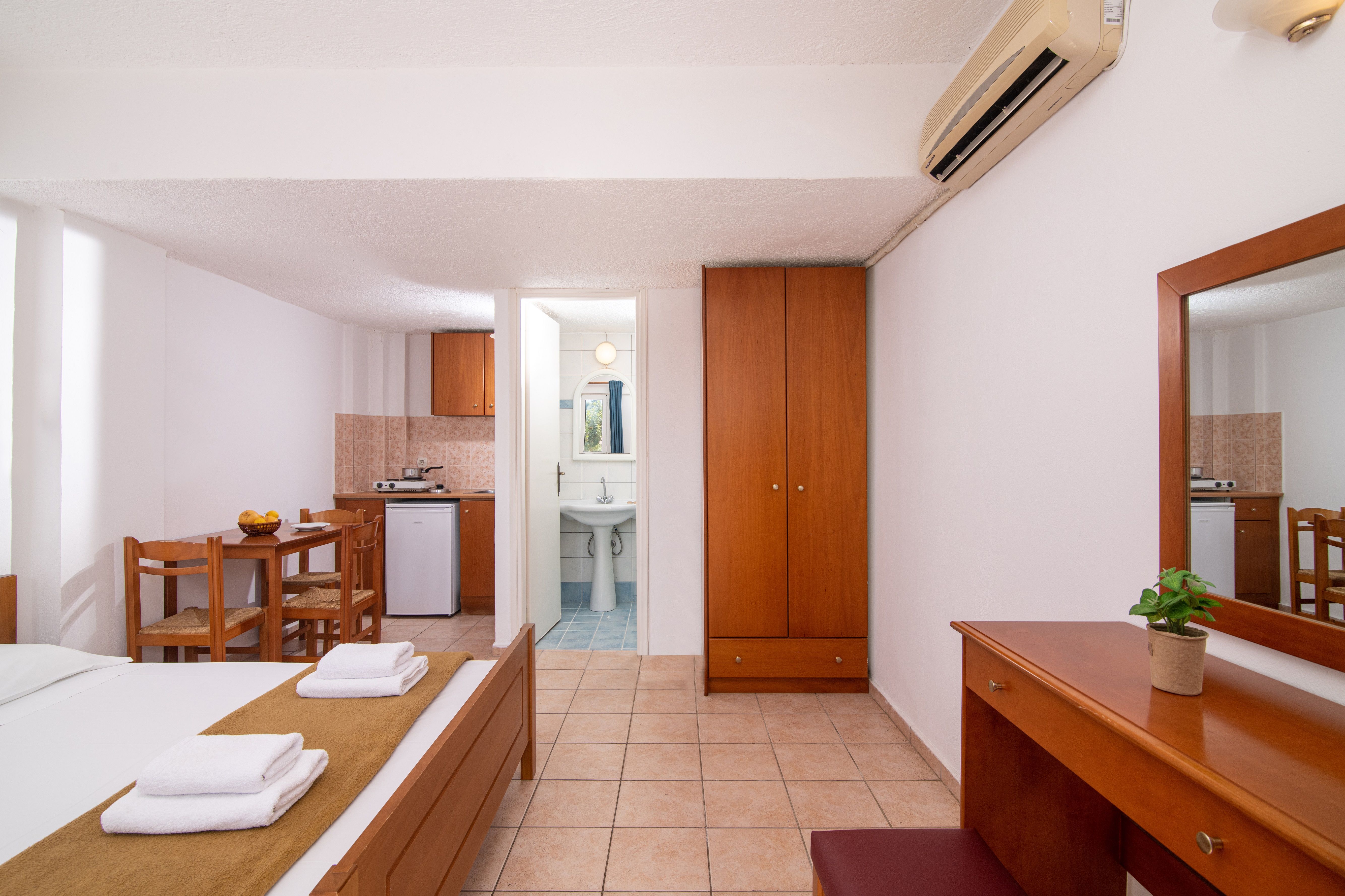 Triple Studio with Mountain or Garden View