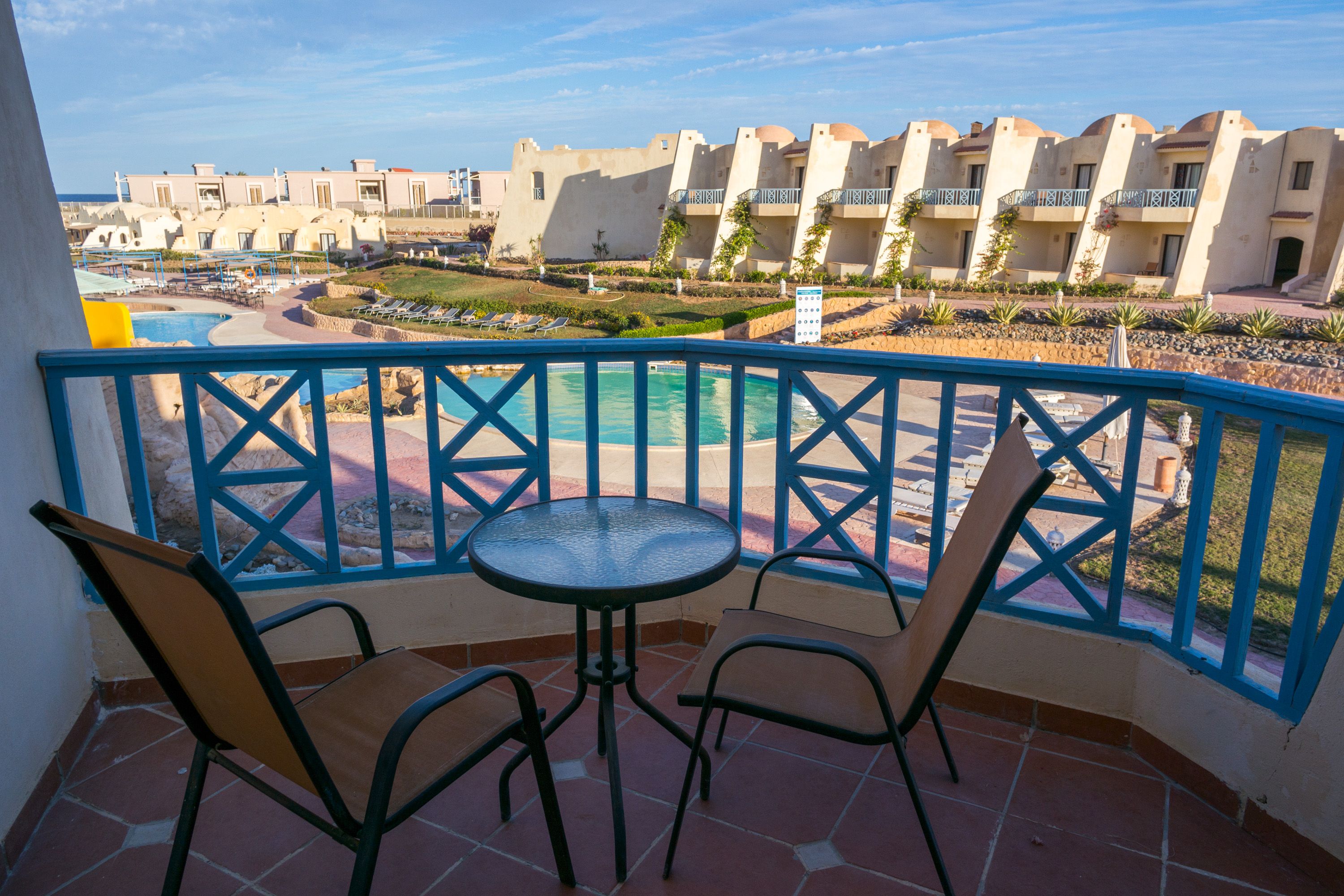 STANDARD ROOM POOL VIEW