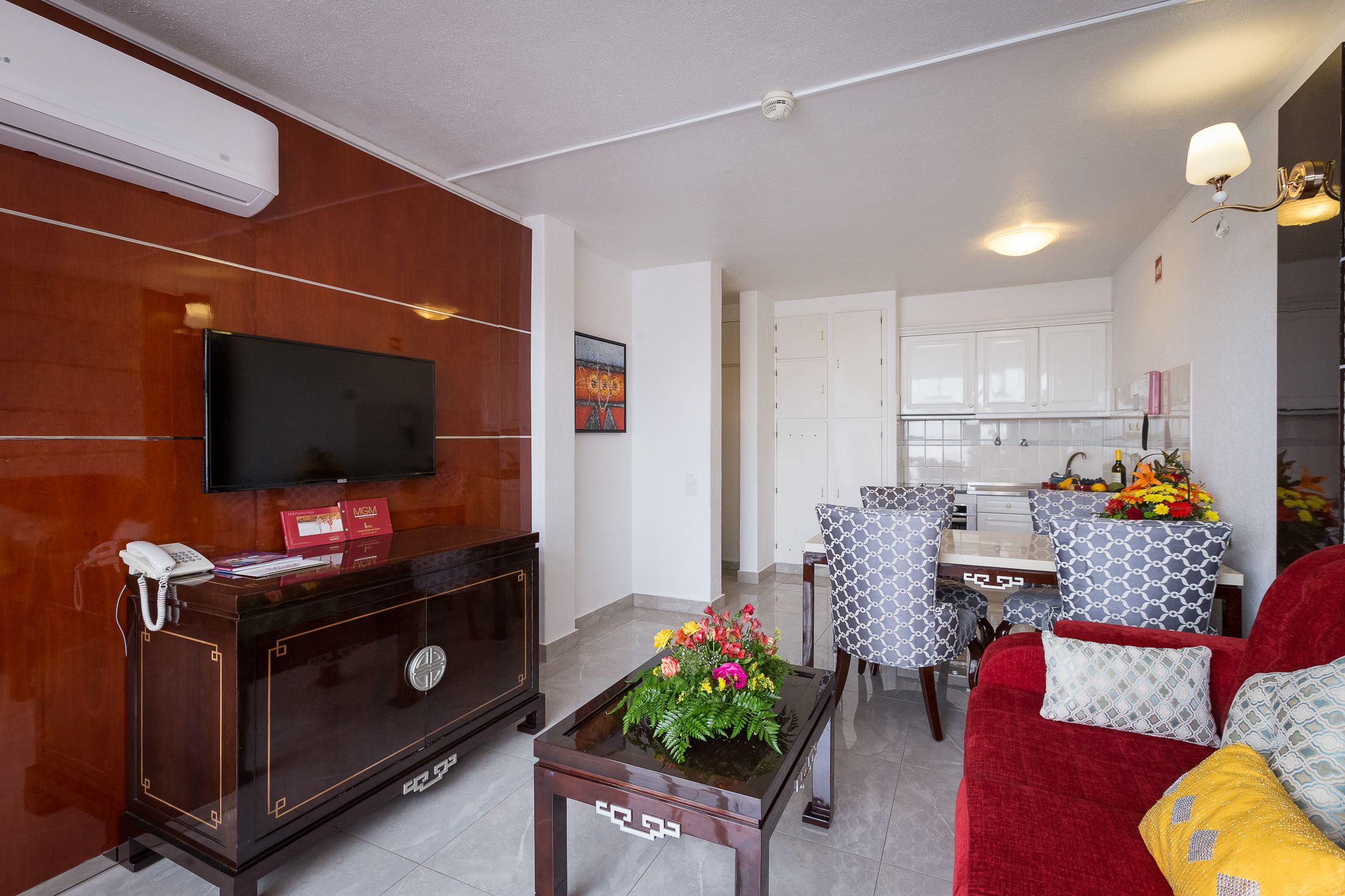 DELUXE ONE BEDROOM APARTMENT SEA OR POOL VIEW