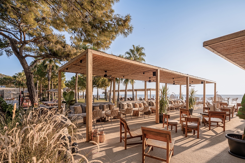 BEACH BAR