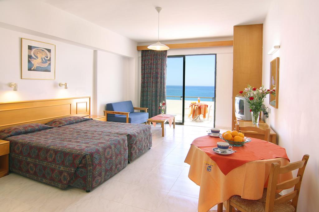 STANDARD STUDIO LATERAL SEA VIEW BALCONY OR TERRACE