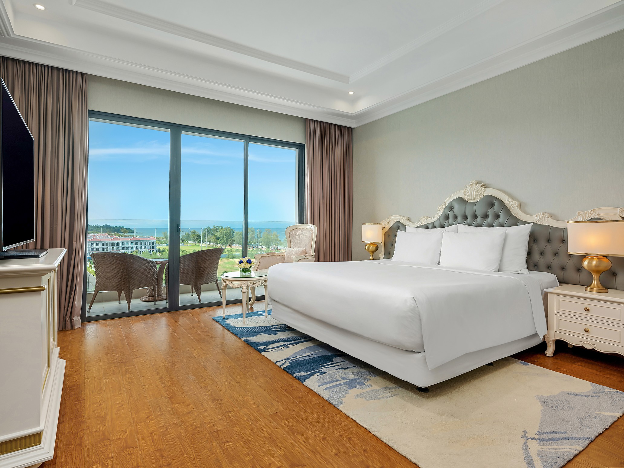 DELUXE ROOM 