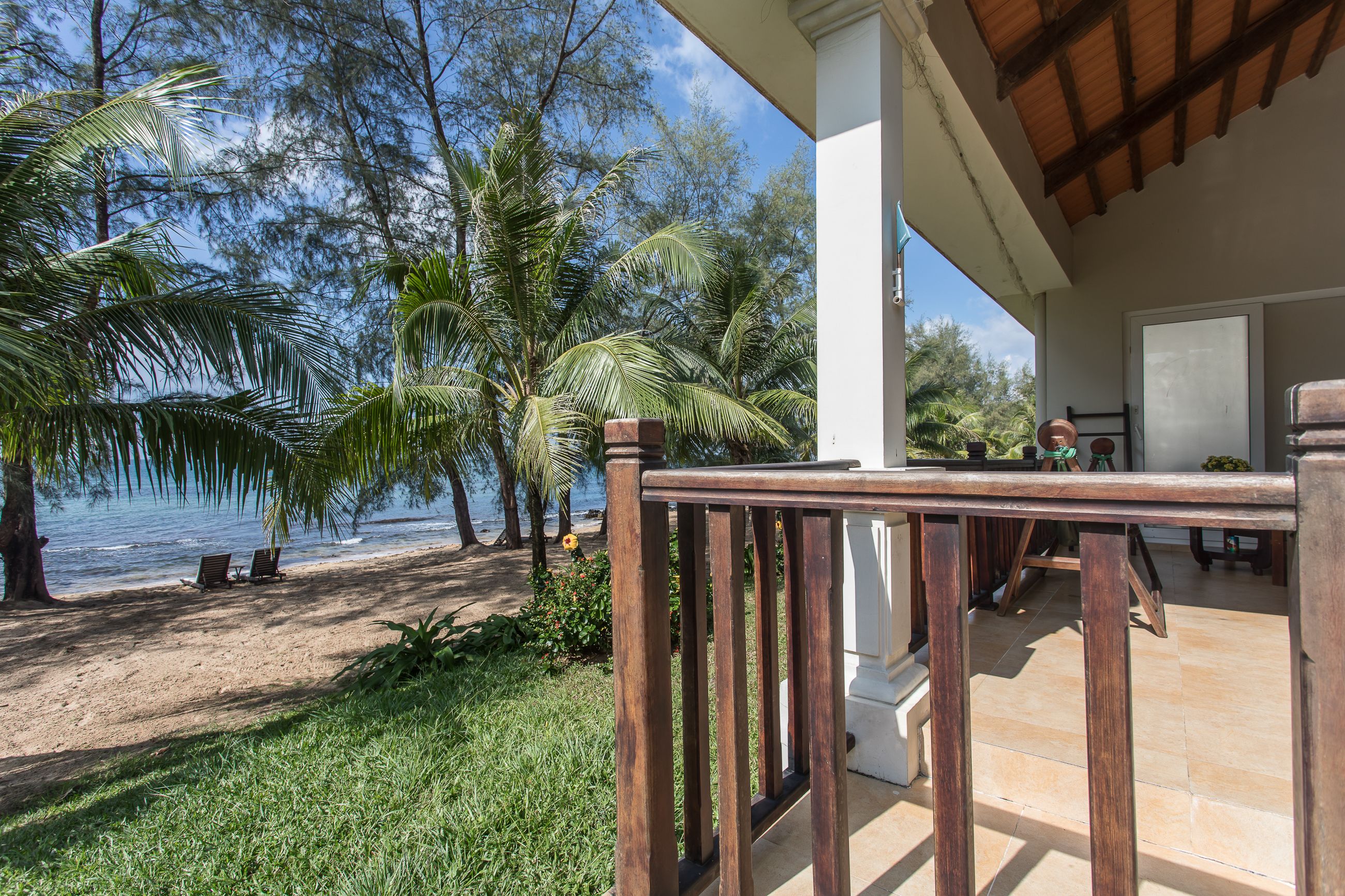 VILLA BEACHFRONT