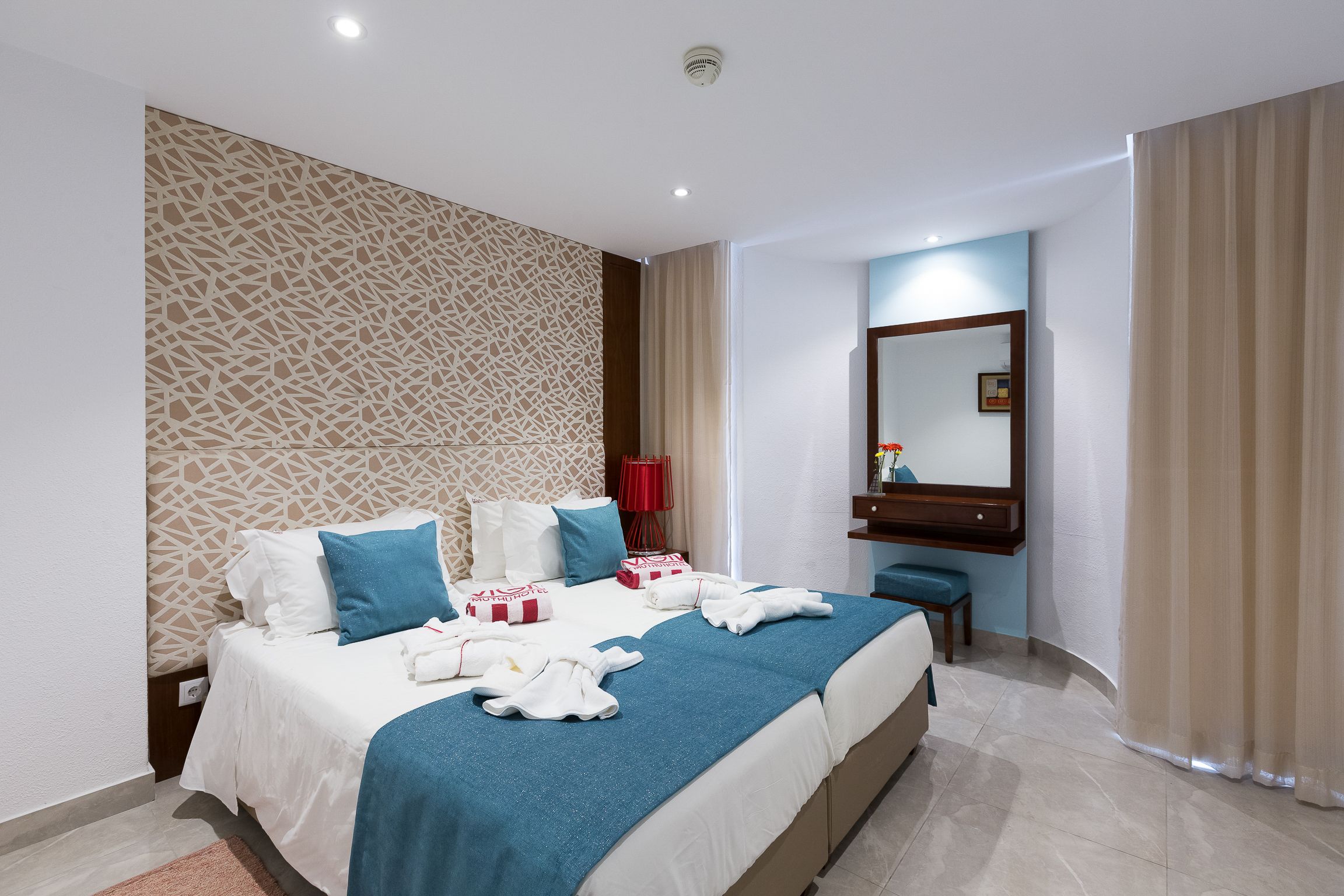 DELUXE TWO BEDROOM APARTMENT SEA OR POOL VIEW