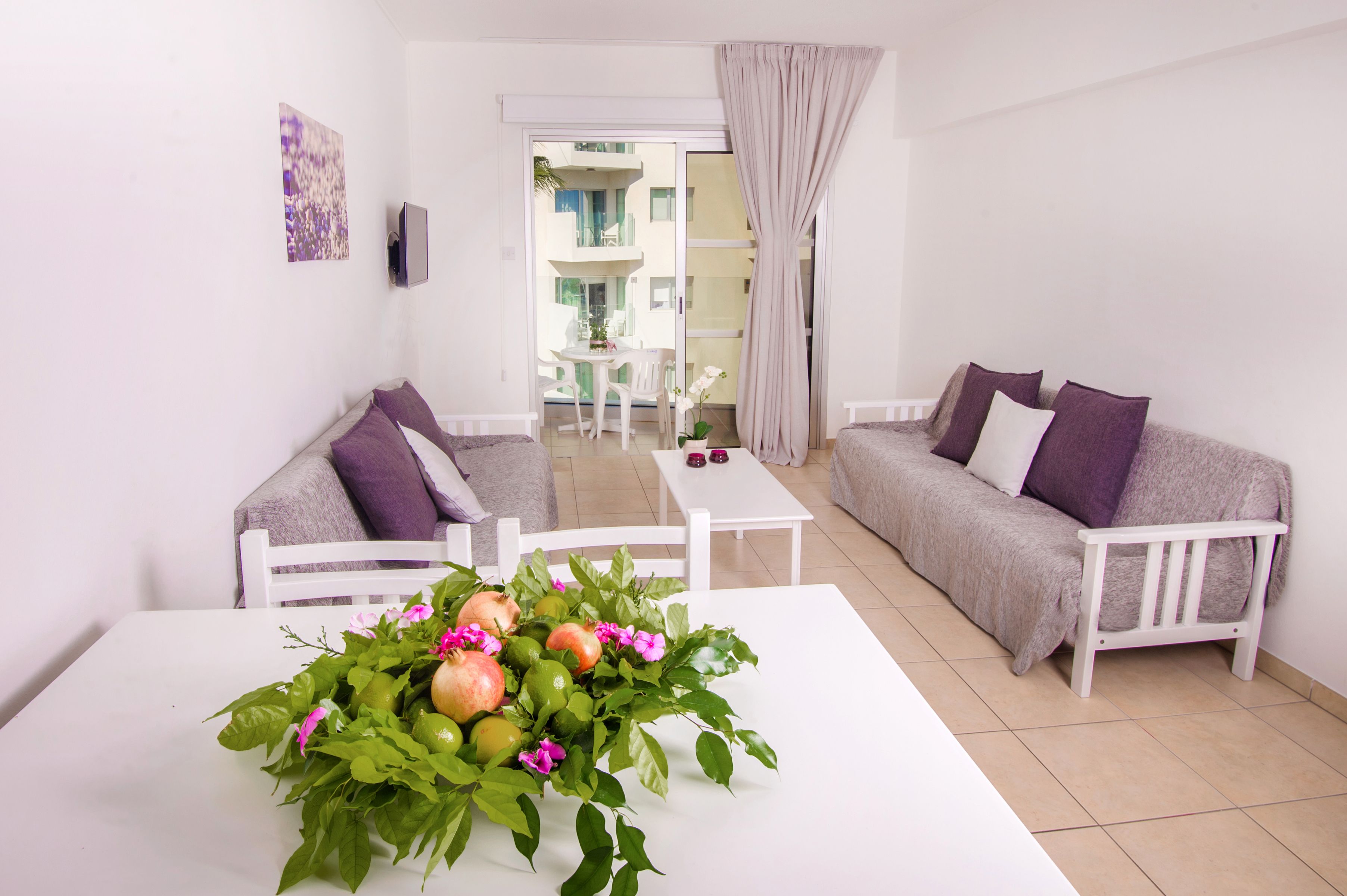 1 BEDROOM APARTMENT (BALCONY)