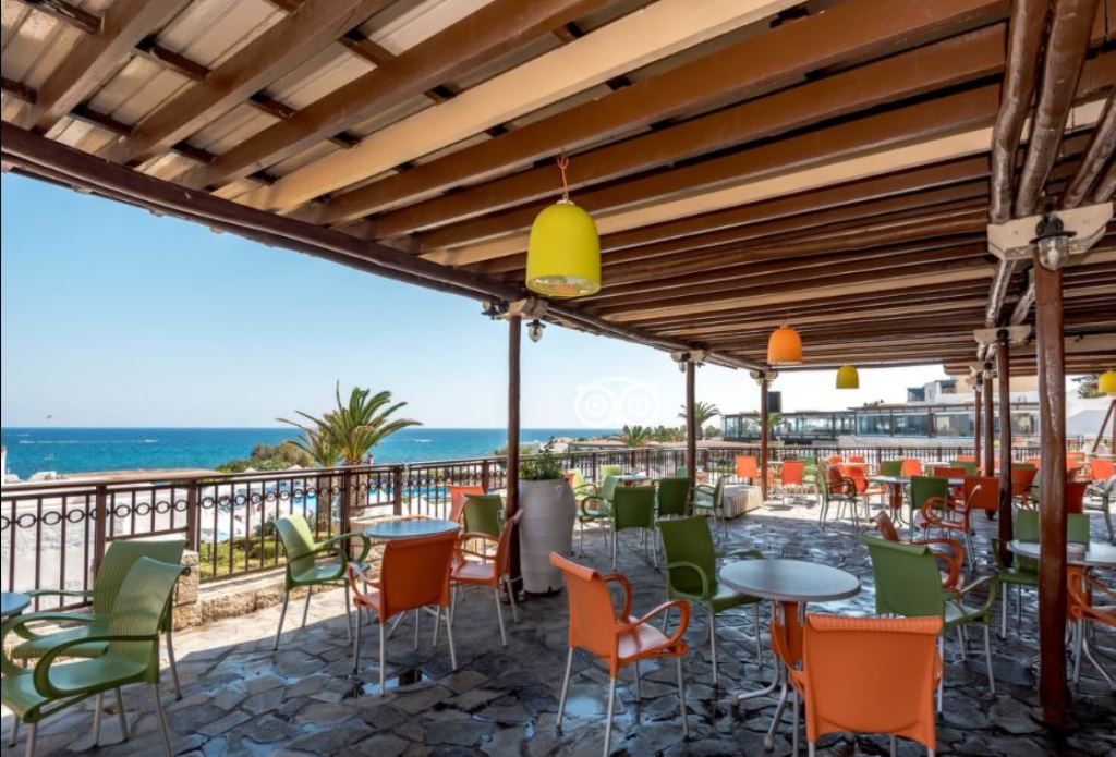 MAIN BAR PANORAMA