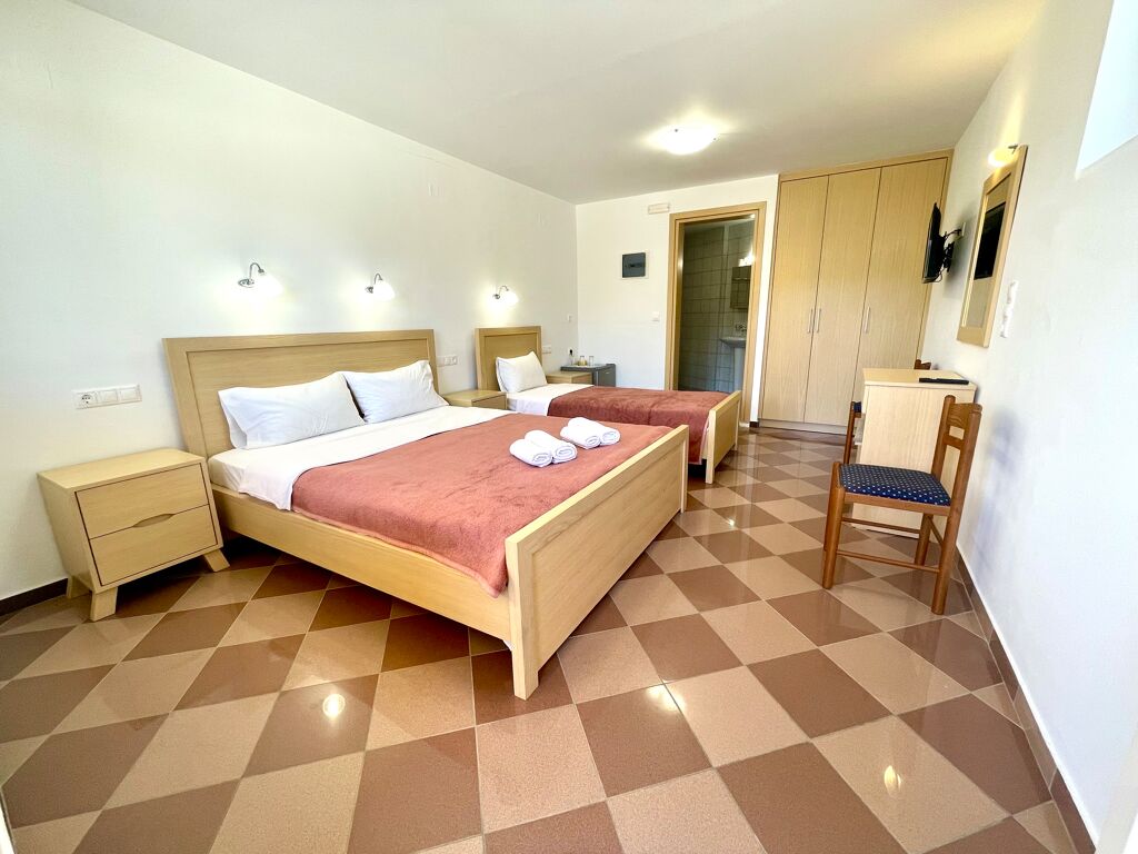 ROOM TRIPLE