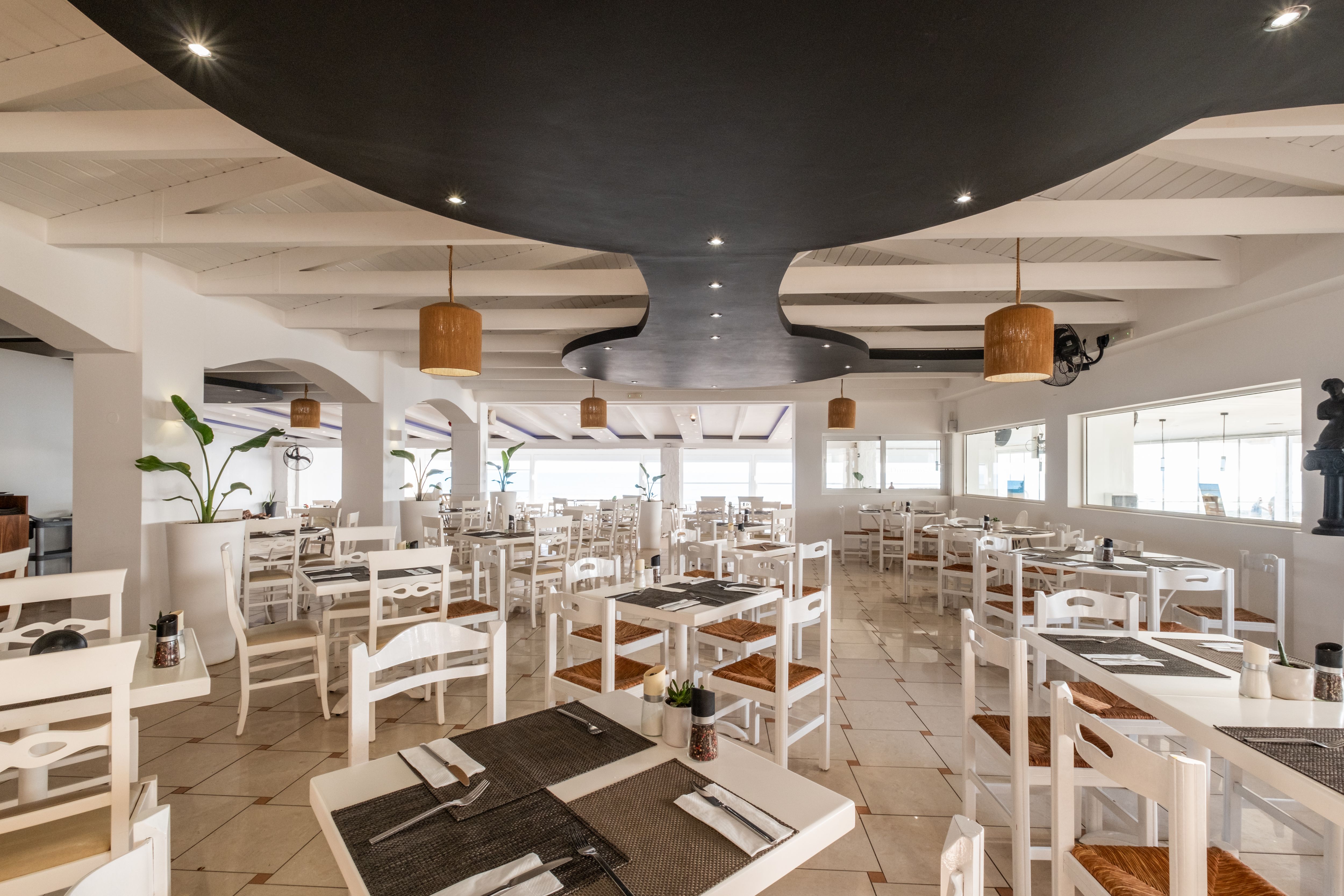 MAIN RESTAURANT 