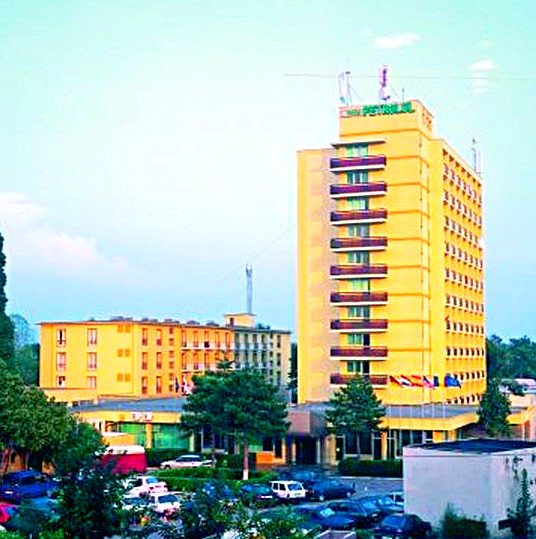 Eforie Nord, Hotel Petrolul, exterior.jpg