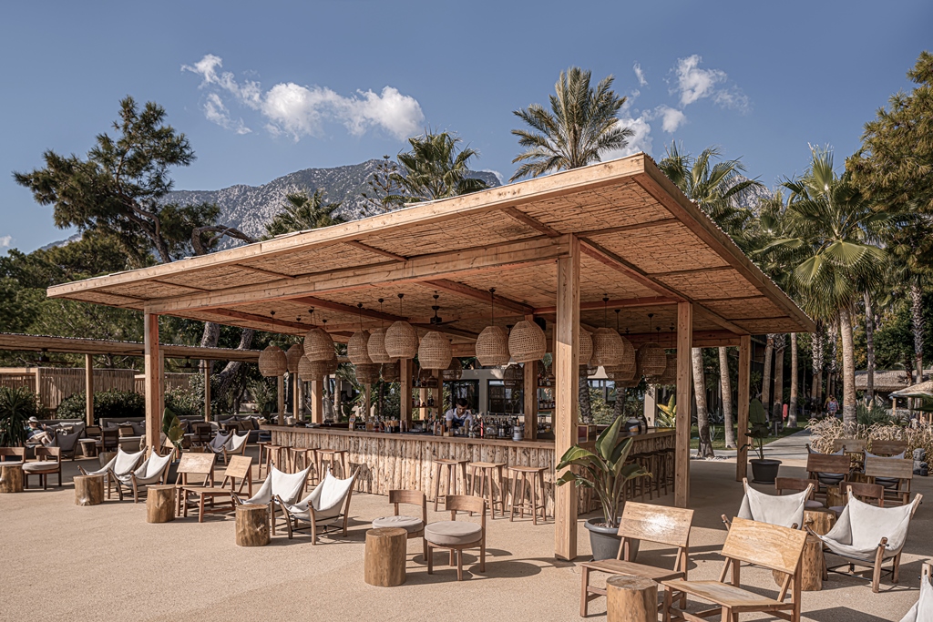 BEACH BAR