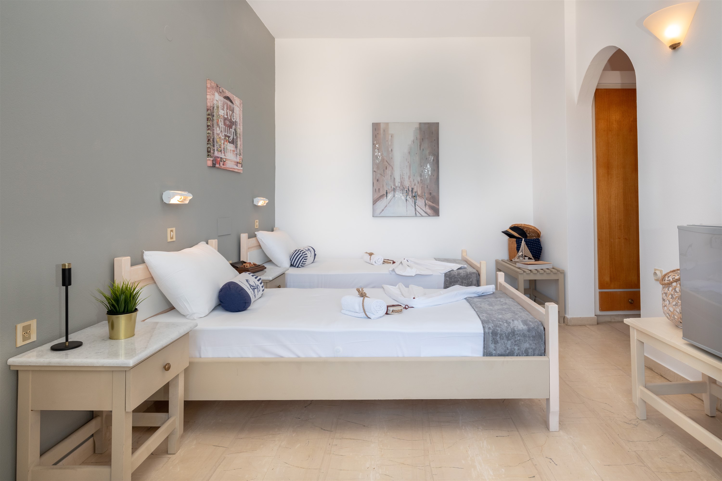 DOUBLE ROOM