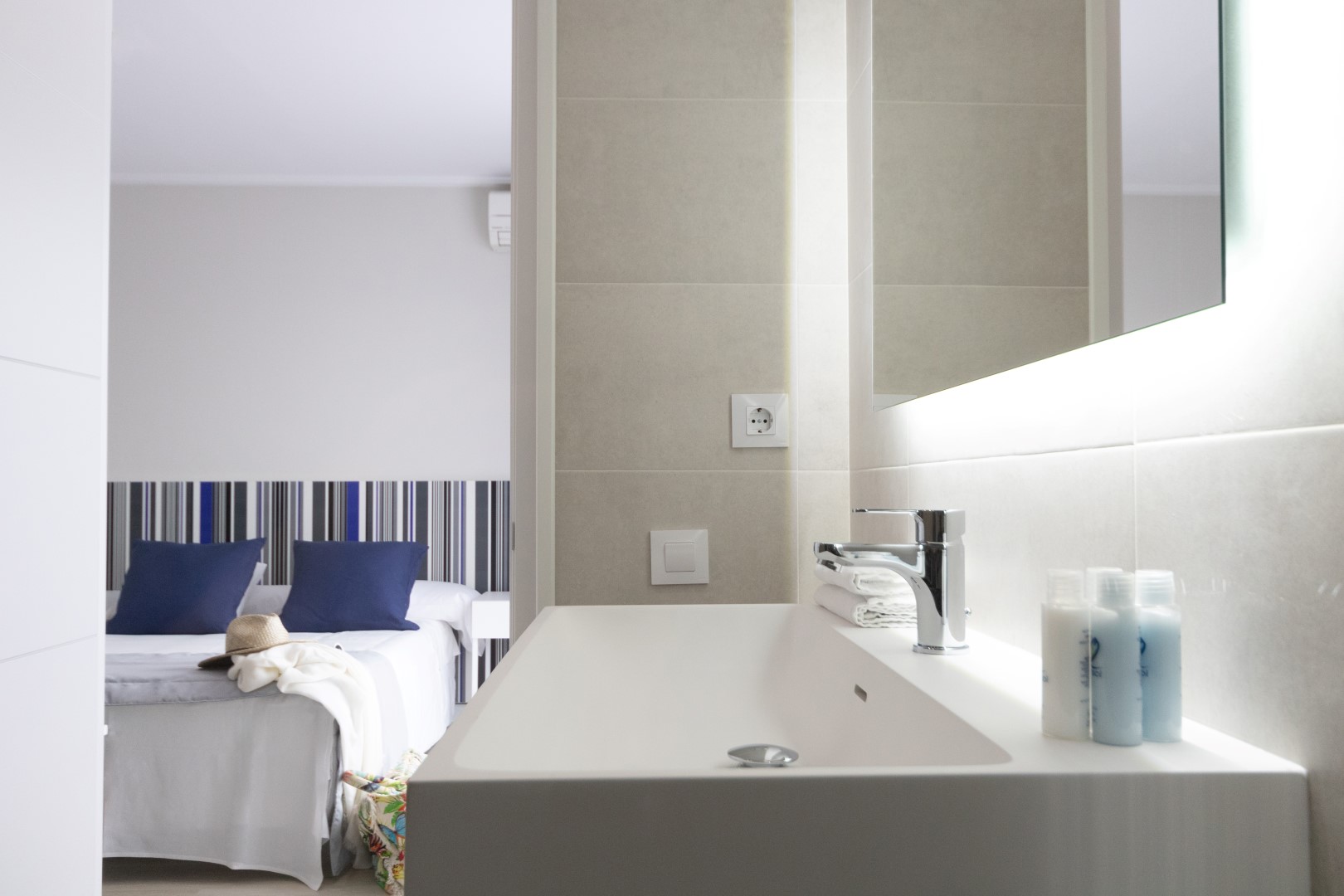 ROOM SINGLE USE