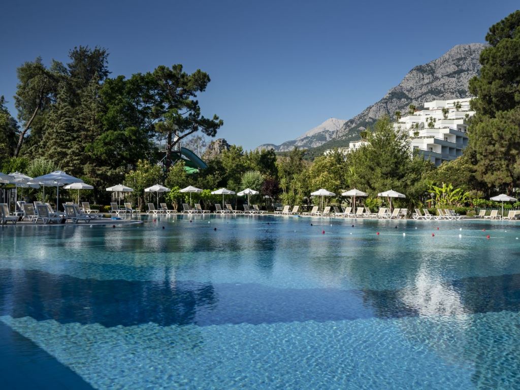 Piscina deschisă
