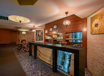 LOBBY BAR