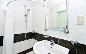 altheadoubleroombathroo.jpg
