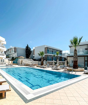 4-LAVRIS-RELAXING-POOL.jpg
