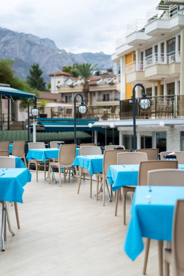 MAIN RESTAURANT