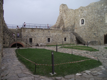 fortress-4942335_640.jpg