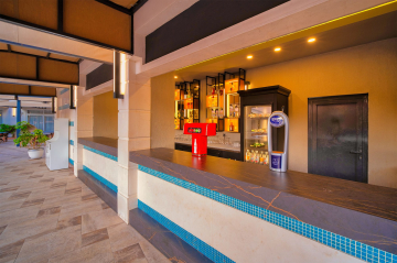 SPRING POOL BAR