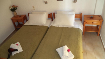 DOUBLE ROOM