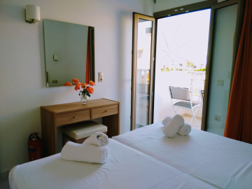 SUPERIOR 1 BEDROOM APARTMENT SIDE SEA VIEW OR POOL VIEW BALCONY OR TERRACE