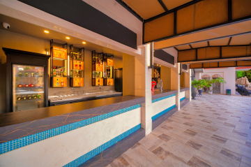 SPRING POOL BAR