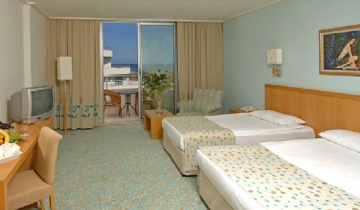 Hotel Miracle Resort camera standard.JPG